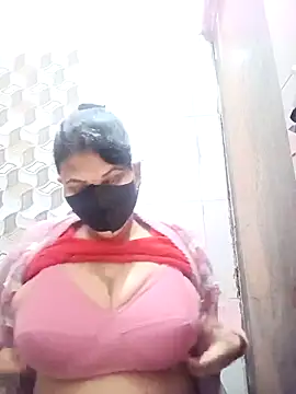 Snapshot of varnika chatting on February 2026 02:01:02 PM varnika online show from February 2026 02:01:02 PM