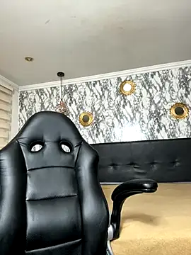 Luna-Smitt online show from October 2025 11:33:02 AM