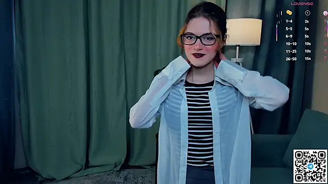 Snapshot of EdlinGathright chatting on February 2026 03:43:01 AM EdlinGathright online show from February 2026 03:43:01 AM