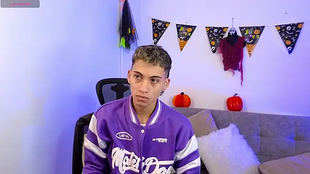 yulian vasquez online show from October 2025 12:18:02 PM