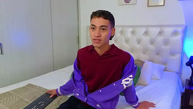 yulian vasquez online show from January 2026 07:30:01 PM