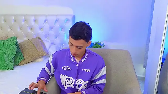 yulian vasquez online show from February 2026 12:22:02 PM