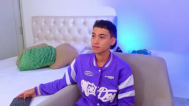 yulian vasquez online show from February 2026 12:21:01 PM