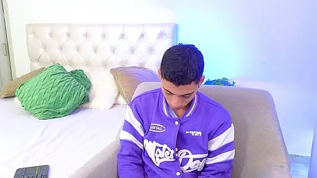 yulian vasquez online show from February 2026 12:20:02 PM