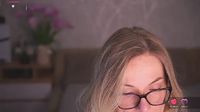 Vanille Mystery online show from April 2026 10:00:02 PM