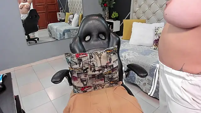 kris milff online show from October 2025 07:49:02 PM