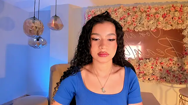 Snapshot of SophieHouston_ chatting on October 2025 03:57:01 AM SophieHouston online show from October 2025 03:57:01 AM