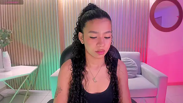 Snapshot of SophieHouston_ chatting on October 2025 04:20:02 AM SophieHouston online show from October 2025 04:20:02 AM