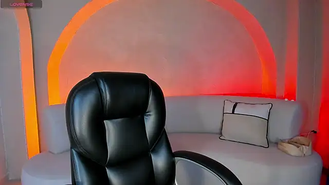 Snapshot of SophieHouston_ chatting on October 2025 04:53:02 AM SophieHouston online show from October 2025 04:53:02 AM