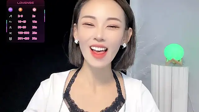 xiaoyue8888 online show from September 2025 12:21:02 AM