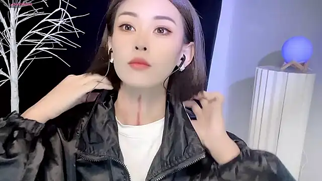 xiaoyue8888 online show from September 2025 12:01:02 AM