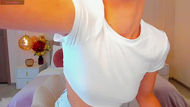 MilaMour online show from May 2026 07:21:01 PM