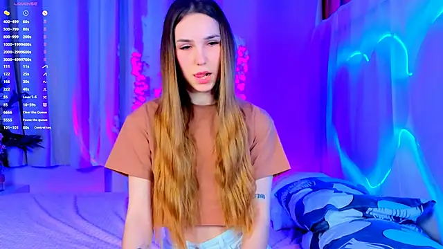 Snapshot of -CindyLou chatting on September 2025 08:23:02 PM -CindyLou online show from September 2025 08:23:02 PM