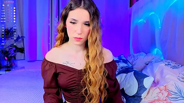 Snapshot of -CindyLou chatting on October 2025 08:41:01 PM -CindyLou online show from October 2025 08:41:01 PM