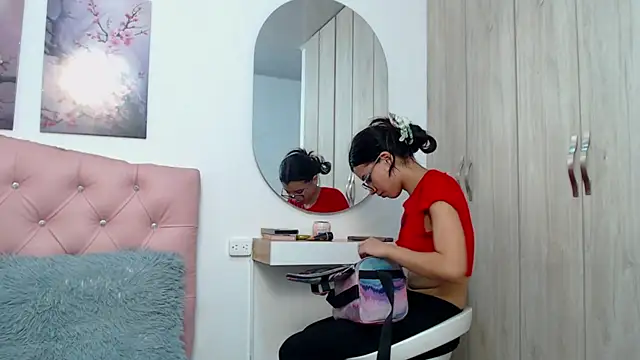 pinky f00x online show from December 2025 07:43:01 PM