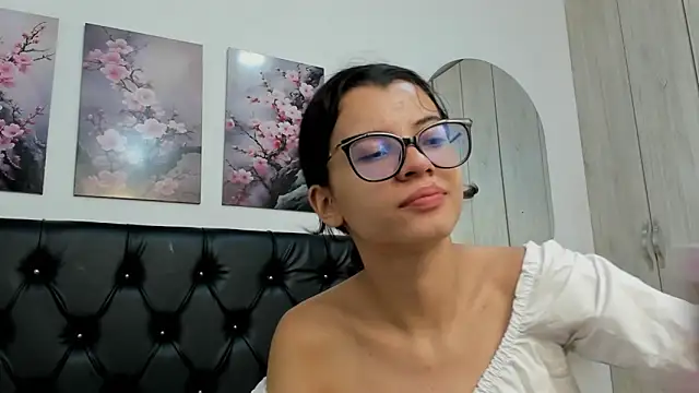 pinky f00x online show from June 2026 07:28:02 PM