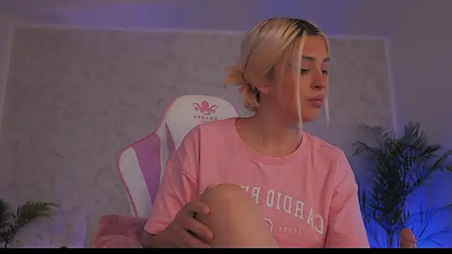 daisyblushh online show from May 2026 03:06:01 PM