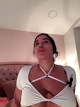 Bella  Wood online show from November 2025 05:55:02 PM