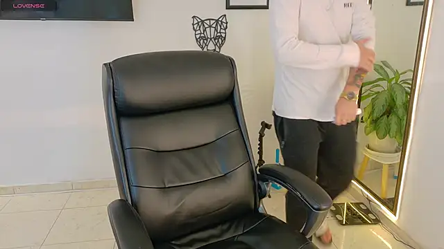 Elian savoy online show from November 2025 11:18:01 PM