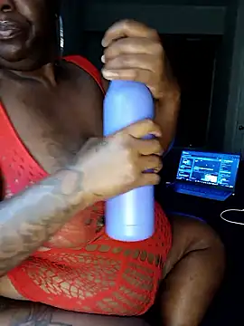 Snapshot of Thickkemzz41 chatting on November 2025 12:32:01 AM Thickkemzz41 online show from November 2025 12:32:01 AM