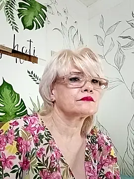 Catty Lady online show from June 2026 07:39:01 PM