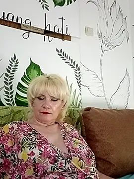 Catty Lady online show from June 2026 07:40:01 PM