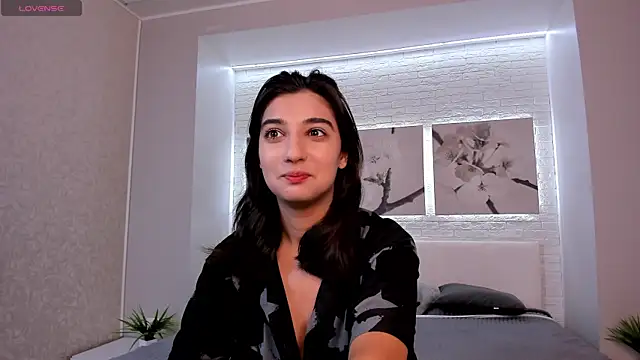 Elfy Rare  online show from October 2025 02:48:01 PM