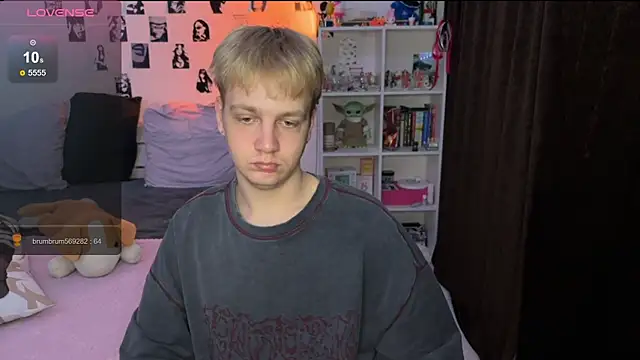 Snapshot of olivertasty chatting on November 2025 12:43:02 AM olivertasty online show from November 2025 12:43:02 AM