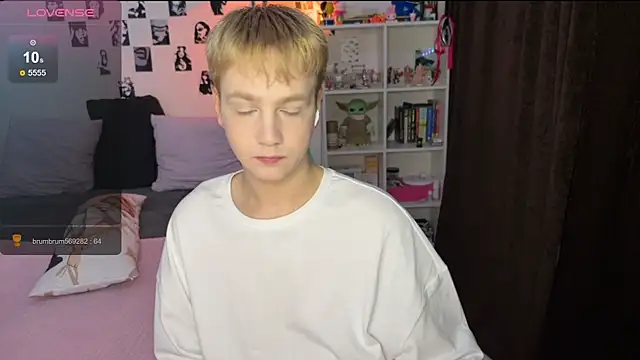 Snapshot of olivertasty chatting on November 2025 01:22:01 PM olivertasty online show from November 2025 01:22:01 PM