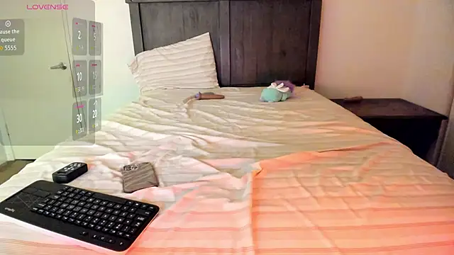 Snapshot of mayaamor chatting on December 2025 07:13:02 AM mayaamor online show from December 2025 07:13:02 AM