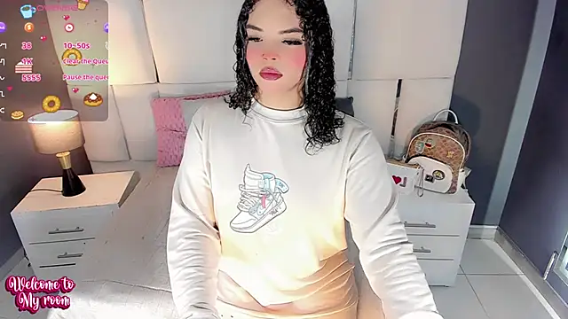 LiaFernandaa online show from November 2025 01:11:02 PM