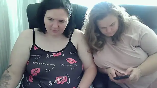 HollyXEva online show from September 2025 08:15:01 AM