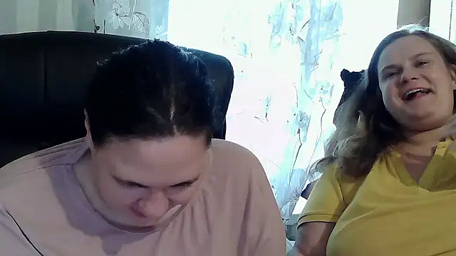 HollyXEva online show from September 2025 02:18:02 PM