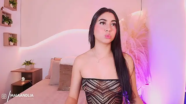 Snapshot of maia_lia_ chatting on September 2025 10:10:01 PM maia lia online show from September 2025 10:10:01 PM