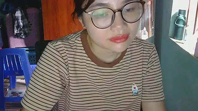 Snapshot of Uhem112 chatting on September 2025 08:19:01 AM Uhem112 online show from September 2025 08:19:01 AM