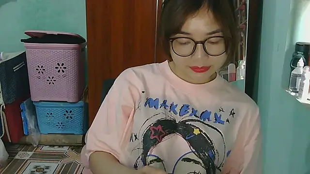 Snapshot of Uhem112 chatting on October 2025 12:41:01 AM Uhem112 online show from October 2025 12:41:01 AM