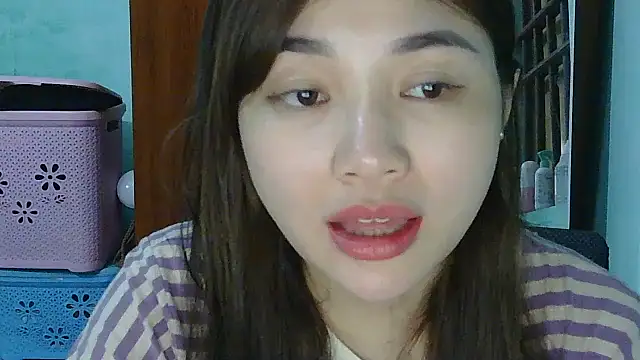 Snapshot of Uhem112 chatting on October 2025 12:46:01 PM Uhem112 online show from October 2025 12:46:01 PM