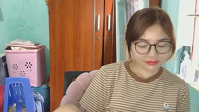 Snapshot of Uhem112 chatting on October 2025 01:26:01 AM Uhem112 online show from October 2025 01:26:01 AM