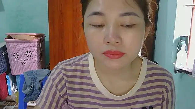 Snapshot of Uhem112 chatting on October 2025 03:39:02 AM Uhem112 online show from October 2025 03:39:02 AM