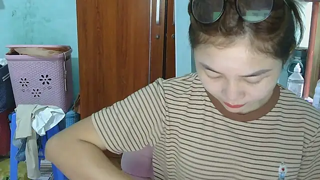 Snapshot of Uhem112 chatting on October 2025 12:22:02 AM Uhem112 online show from October 2025 12:22:02 AM