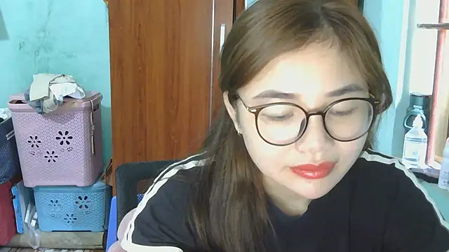 Snapshot of Uhem112 chatting on October 2025 12:55:01 AM Uhem112 online show from October 2025 12:55:01 AM