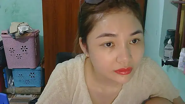 Snapshot of Uhem112 chatting on October 2025 01:22:01 PM Uhem112 online show from October 2025 01:22:01 PM