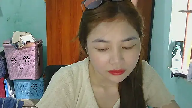 Snapshot of Uhem112 chatting on October 2025 01:50:02 AM Uhem112 online show from October 2025 01:50:02 AM