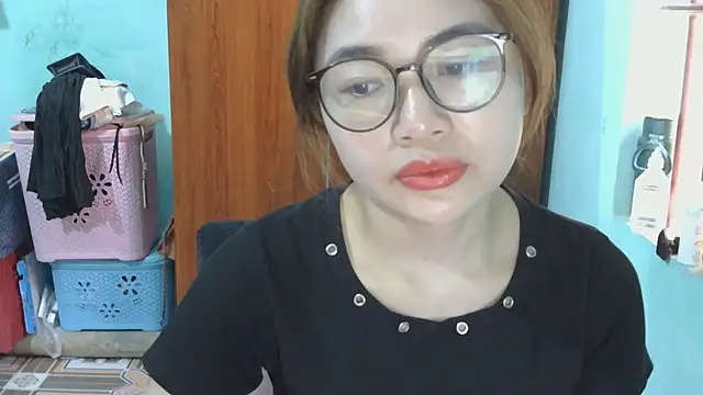 Snapshot of Uhem112 chatting on October 2025 12:47:01 AM Uhem112 online show from October 2025 12:47:01 AM