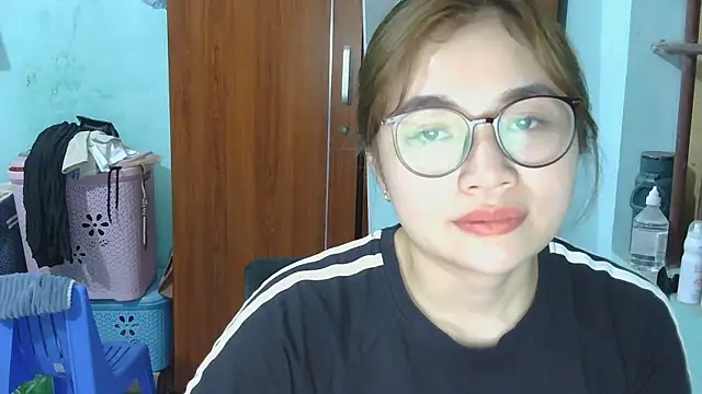 Snapshot of Uhem112 chatting on October 2025 12:52:02 PM Uhem112 online show from October 2025 12:52:02 PM