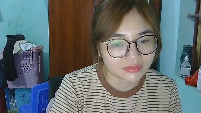 Snapshot of Uhem112 chatting on October 2025 02:18:02 PM Uhem112 online show from October 2025 02:18:02 PM