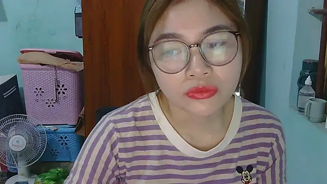 Snapshot of Uhem112 chatting on October 2025 01:28:02 AM Uhem112 online show from October 2025 01:28:02 AM