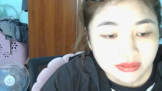 Snapshot of Uhem112 chatting on October 2025 03:50:02 AM Uhem112 online show from October 2025 03:50:02 AM