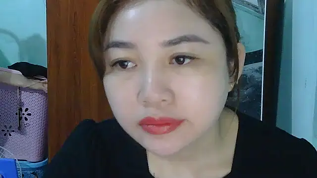 Snapshot of Uhem112 chatting on October 2025 01:44:01 AM Uhem112 online show from October 2025 01:44:01 AM