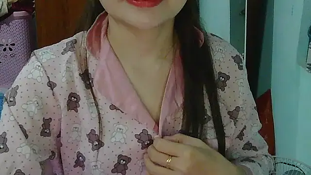 Snapshot of Uhem112 chatting on October 2025 01:02:02 PM Uhem112 online show from October 2025 01:02:02 PM